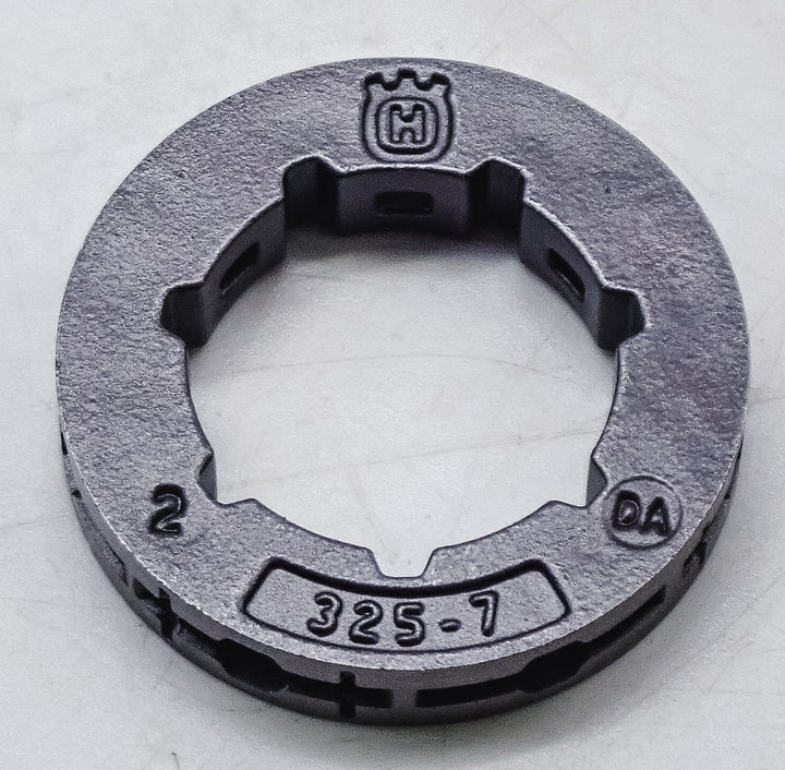 GENUINE SPROCKET FITS HUSQVARNA   562XP 550XP .325 PITCH 575261005