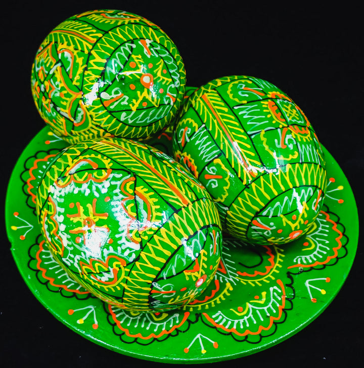 3 UKRAINIAN WOODEN PYSANKY HAND DECORATED EASTER EGGS ON A PLATE GREEN