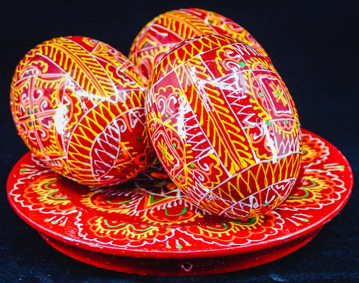 3 UKRAINIAN WOODEN PYSANKY HAND DECORATED EASTER EGGS ON A PLATE