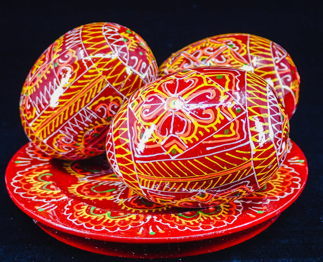 3 UKRAINIAN WOODEN PYSANKY HAND DECORATED EASTER EGGS ON A PLATE