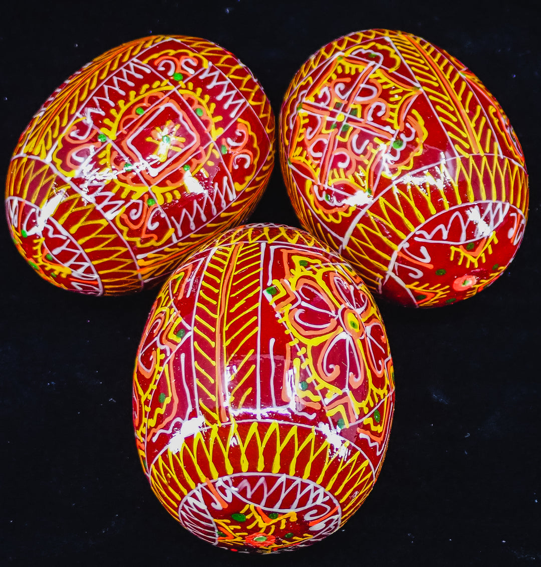 3 UKRAINIAN WOODEN PYSANKY HAND DECORATED EASTER EGGS ON A PLATE